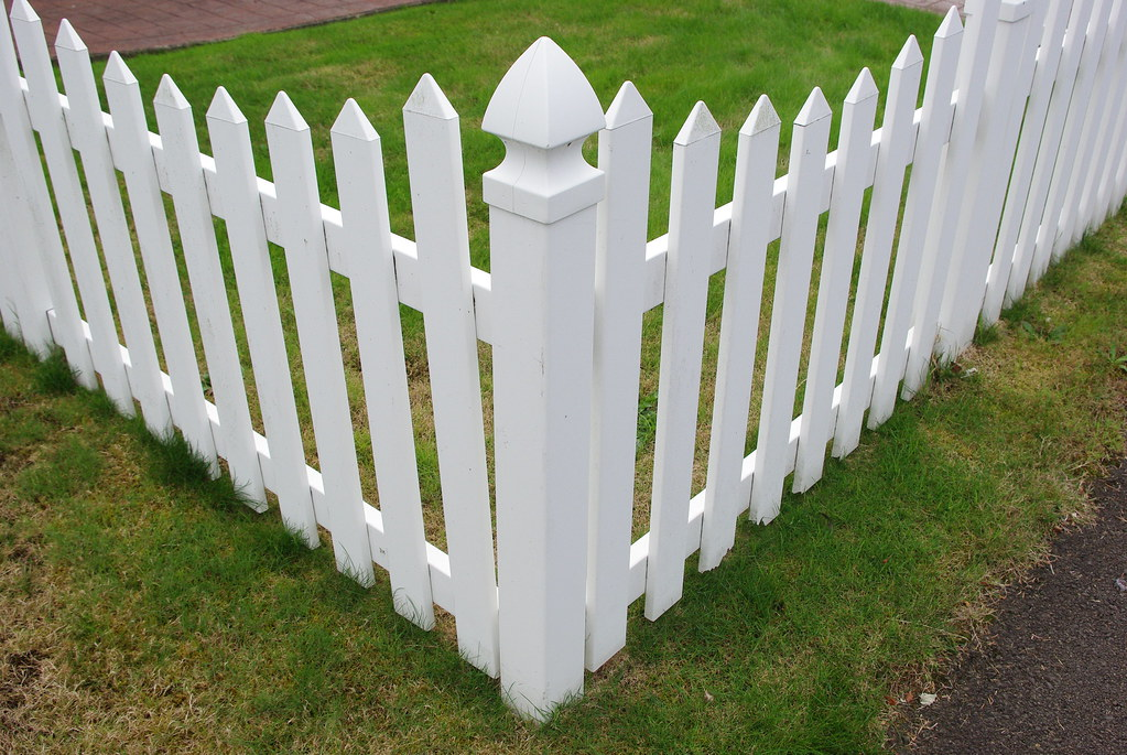 5 Advantages of installing a Vinyl Fence